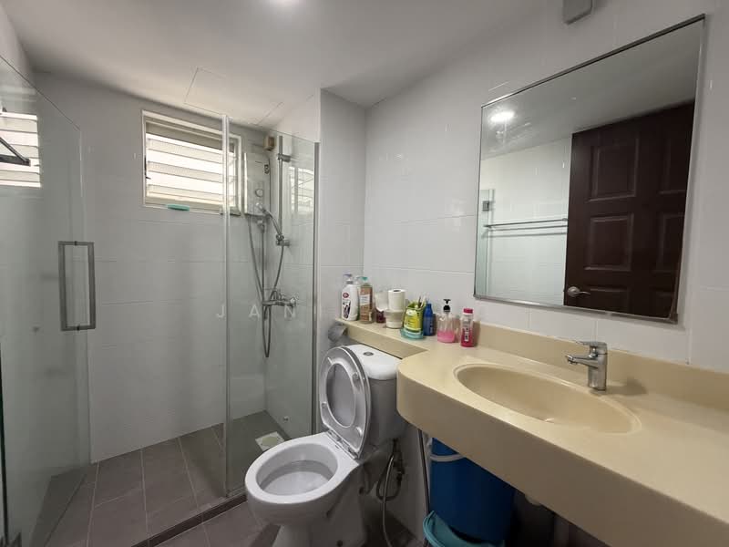 269C Compassvale Link, 269C Compassvale Link, 3 Bedrooms, 1,195 sqft, HDB Flat For Rent, by Janice Ho, 500187247 - Bathroom - PropertyGuru.com.sg
