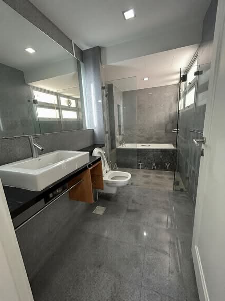 The Linear, 880 Upper Bukit Timah Road, Room Rental, 200 sqft, Apartment For Rent, by Tricia Tay, 500187253 - Bathroom - PropertyGuru.com.sg