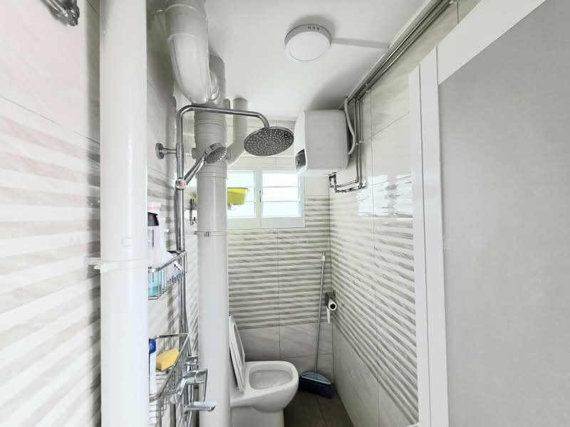 766 Yishun Avenue 3, 766 Yishun Avenue 3, Room Rental, 110 sqft, HDB Flat For Rent, by Michelle Ong 王金碹, 500187262 - Bathroom - PropertyGuru.com.sg