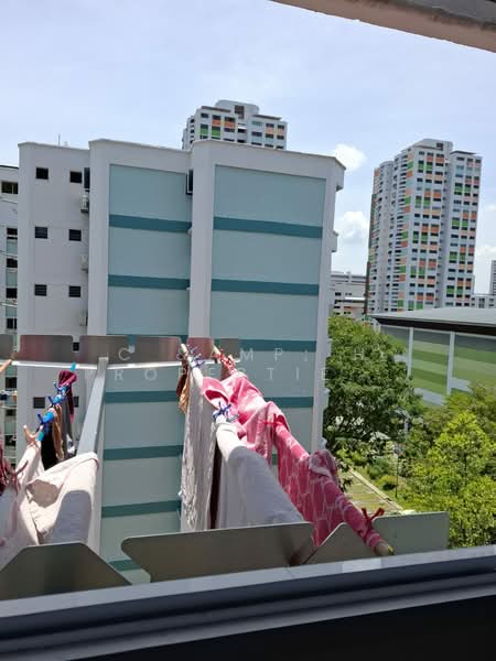 233 Jurong East Street 21, 233 Jurong East Street 21, 2 Bedrooms, 721 sqft, HDB Flat For Sale, by WENDY, 500187285 - Exterior - PropertyGuru.com.sg