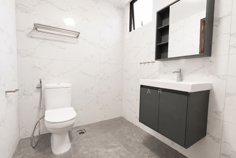 Regent Heights, 50 Bukit Batok East Avenue 5, 3 Bedrooms, 1,173 sqft, Condominium For Rent, by Vikki Tear, 500187288 - Newly Renovated Bathroom - PropertyGuru.com.sg