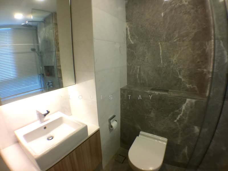 The Peak @ Cairnhill I, 51 Cairnhill Circle, 1 Bedroom, 592 sqft, Condominium For Rent, by Louis Tay, 500187291 - Bathroom - PropertyGuru.com.sg