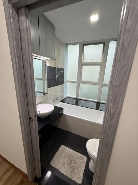 Residence 66, 66 Telok Kurau Road, 2 Bedrooms, 915 sqft, Apartment For Rent, by Zoe Tan, 500187300 - Master Bathroom - PropertyGuru.com.sg