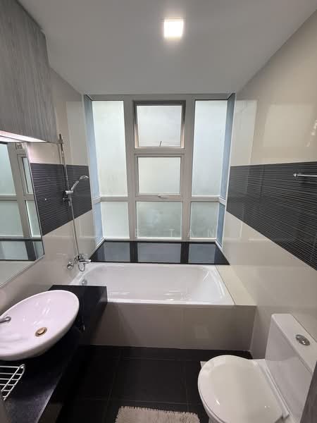 Residence 66, 66 Telok Kurau Road, 2 Bedrooms, 915 sqft, Apartment For Rent, by Zoe Tan, 500187300 - Master Bathroom - PropertyGuru.com.sg