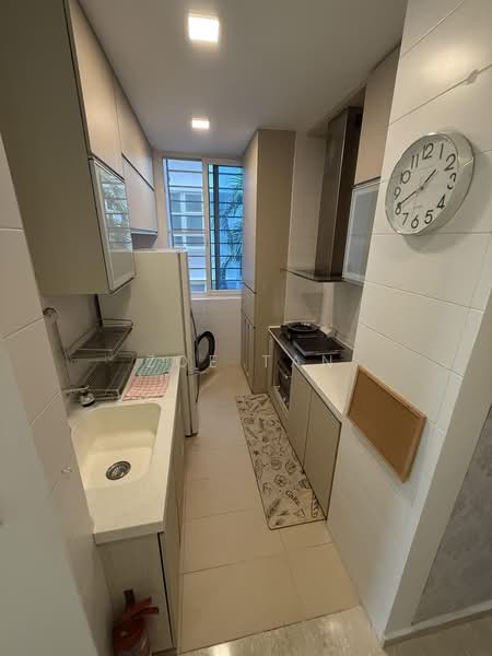 Residence 66, 66 Telok Kurau Road, 2 Bedrooms, 915 sqft, Apartment For Rent, by Zoe Tan, 500187300 - Kitchen - PropertyGuru.com.sg
