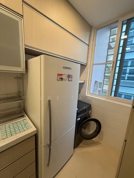Residence 66, 66 Telok Kurau Road, 2 Bedrooms, 915 sqft, Apartment For Rent, by Zoe Tan, 500187300 - Kitchen - PropertyGuru.com.sg