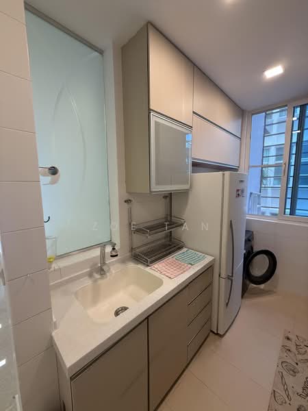 Residence 66, 66 Telok Kurau Road, 2 Bedrooms, 915 sqft, Apartment For Rent, by Zoe Tan, 500187300 - Kitchen - PropertyGuru.com.sg