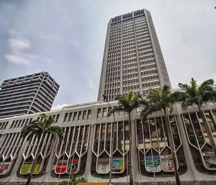Peninsula Plaza, 111 North Bridge Road, 1,098 sqft, Other Retail For Sale, by Mary Sai, 500187306 - Exterior - CommercialGuru.com.sg