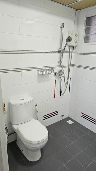 8B Upper Boon Keng Road, 8B Upper Boon Keng Road, Room Rental, 150 sqft, HDB Flat For Rent, by Cillia Yow, 500187307 - Bathroom (8B upper boon keng) - PropertyGuru.com.sg