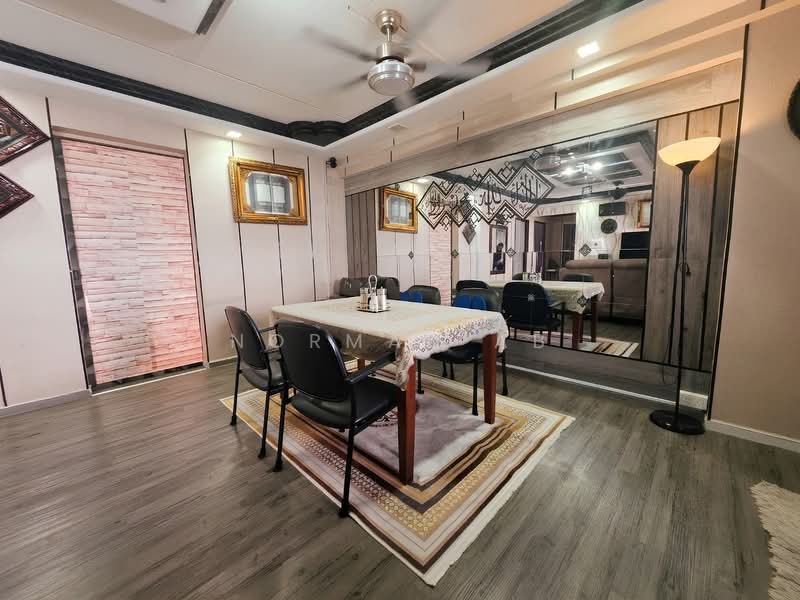 621 Woodlands Drive 52, 621 Woodlands Drive 52, 3 Bedrooms, 1,098 sqft, HDB Flat For Sale, by Norman AB, 500187328 - Dining Room - PropertyGuru.com.sg