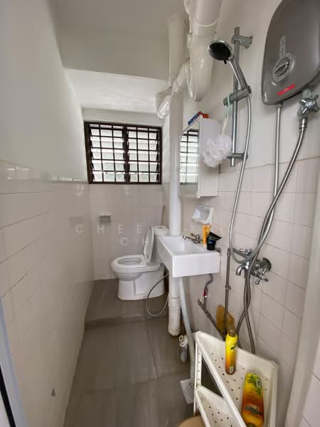 Laguna Park, 5000F Marine Parade Road, Room Rental, 200 sqft, Apartment For Rent, by Chee Ping CHEW, 500187347 - Bathroom - PropertyGuru.com.sg
