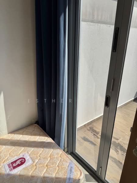 Flora View, 1 Ang Mo Kio Street 66, Room Rental, 150 sqft, Apartment For Rent, by Esther Low, 500187348 - Balcony - PropertyGuru.com.sg