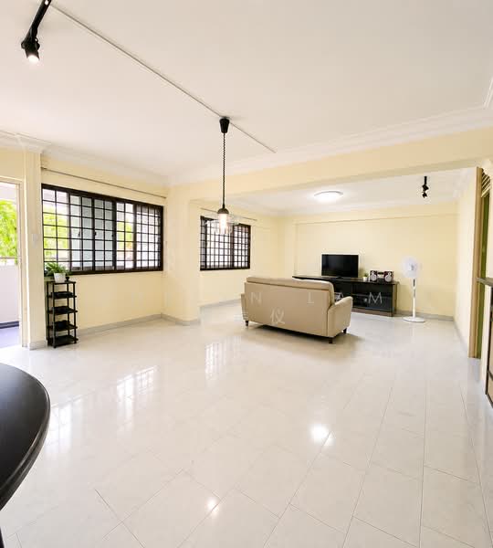 353 Choa Chu Kang Central, 353 Choa Chu Kang Central, 3 Bedrooms, 1,162 sqft, HDB Flat For Sale, by Adelyn Lam 林美仪, 500187351 - Living Room - PropertyGuru.com.sg