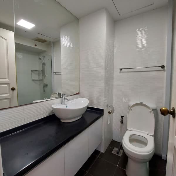 Shelford Regency, 65 Shelford Road, 3 Bedrooms, 1,281 sqft, Condominium For Sale, by Keith Sim, 500187352 - Bathroom - PropertyGuru.com.sg