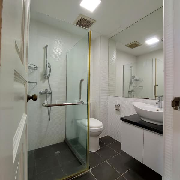 Shelford Regency, 65 Shelford Road, 3 Bedrooms, 1,281 sqft, Condominium For Sale, by Keith Sim, 500187352 - Bathroom - PropertyGuru.com.sg