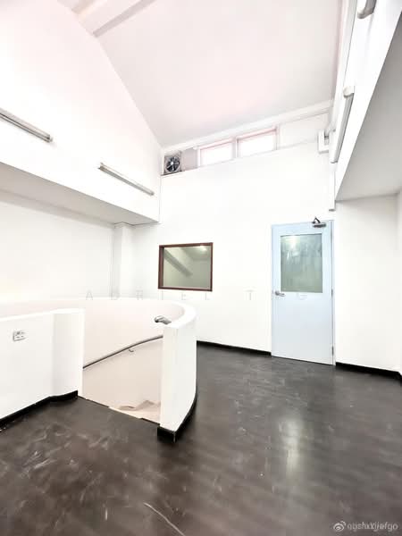 ๐Level 2 Office / Retail unit with Mezzanine near I12๐, Joo Chiat Road, 2,293 sqft, Office For Rent, by Adriel Tng, 500187377 - Interior - CommercialGuru.com.sg