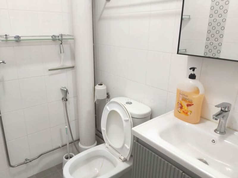 129 Bishan Street 12, 129 Bishan Street 12, Room Rental, 150 sqft, HDB Flat For Rent, by Esther Whong, 500187379 - Bathroom - PropertyGuru.com.sg