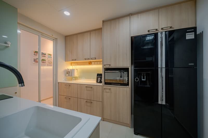 Twin Fountains, 17A Woodlands Avenue 6, 3 Bedrooms, 1,195 sqft, Executive Condominium For Sale, by Karin Teo, 500187387 - Kitchen - PropertyGuru.com.sg