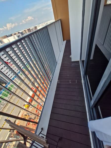 Coco Palms, 27 Pasir Ris Grove, 3 Bedrooms, 1,098 sqft, Condominium For Rent, by Dennis Lim, 500187393 - Balcony - PropertyGuru.com.sg