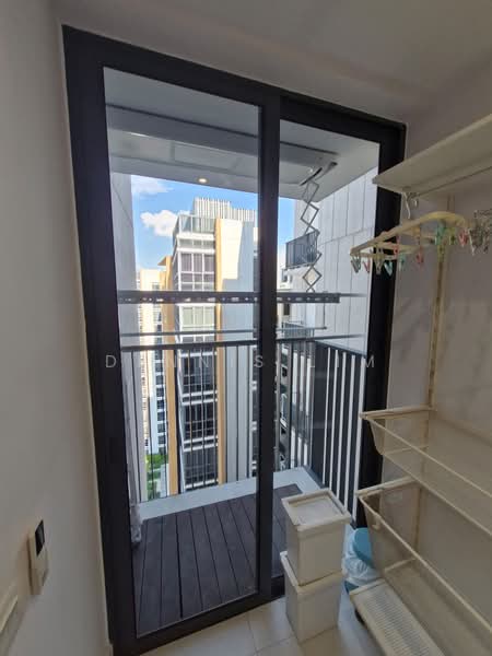 Coco Palms, 27 Pasir Ris Grove, 3 Bedrooms, 1,098 sqft, Condominium For Rent, by Dennis Lim, 500187393 - Balcony - PropertyGuru.com.sg