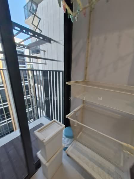 Coco Palms, 27 Pasir Ris Grove, 3 Bedrooms, 1,098 sqft, Condominium For Rent, by Dennis Lim, 500187393 - Balcony - PropertyGuru.com.sg