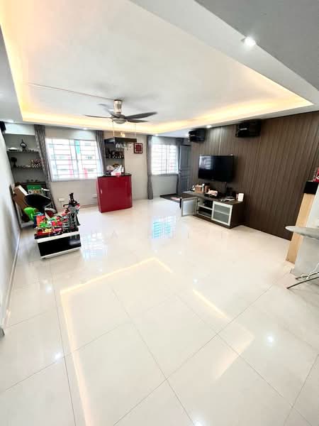 126 Rivervale Street, 126 Rivervale Street, 3 Bedrooms, 1,292 sqft, HDB Flat For Sale, by Chua Hui Tze, 500187421 - Living Room - PropertyGuru.com.sg