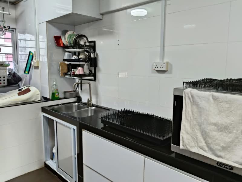 315 Woodlands Street 31, 315 Woodlands Street 31, Room Rental, 100 sqft, HDB Flat For Rent, by Stephanie Li, 500187448 - Kitchen - PropertyGuru.com.sg