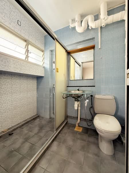 369 Woodlands Avenue 1, 369 Woodlands Avenue 1, 3 Bedrooms, 1,098 sqft, HDB Flat For Sale, by Fariz Rashid, 500187465 - Master Bathroom - PropertyGuru.com.sg