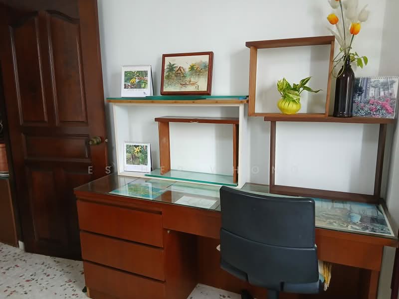 215 Lorong 8 Toa Payoh, 215 Lorong 8 Toa Payoh, Room Rental, 150 sqft, HDB Flat For Rent, by Esther Whong, 500187466 - Study - PropertyGuru.com.sg