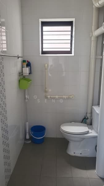485 Jurong West Avenue 1, 485 Jurong West Avenue 1, Room Rental, 120 sqft, HDB Flat For Rent, by Ng Kang Seng, 500187485 - Bathroom - PropertyGuru.com.sg