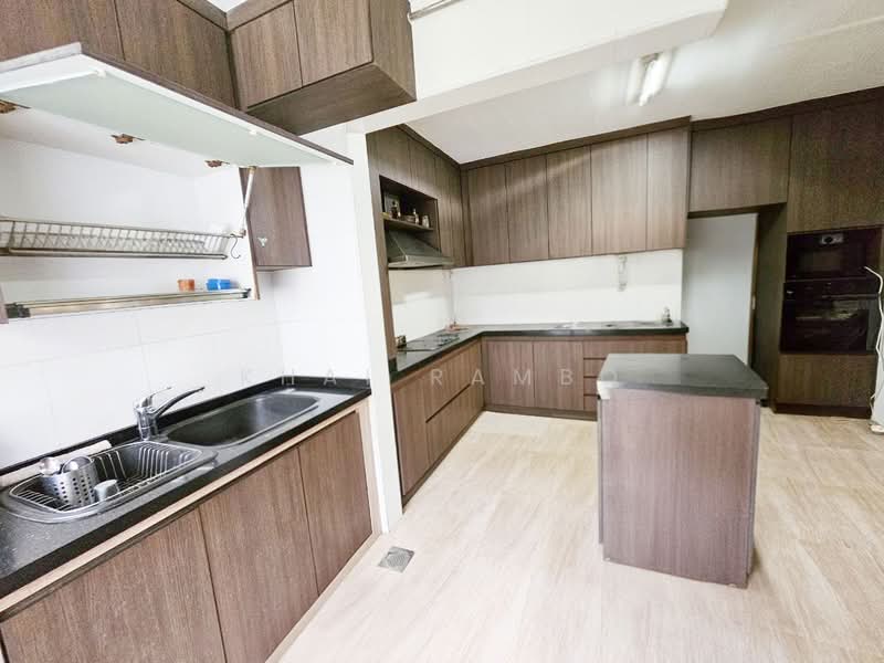 350 Tampines Street 33, 350 Tampines Street 33, 3 Bedrooms, 1,378 sqft, HDB Flat For Sale, by Khai Rambo, 500187490 - Kitchen - PropertyGuru.com.sg