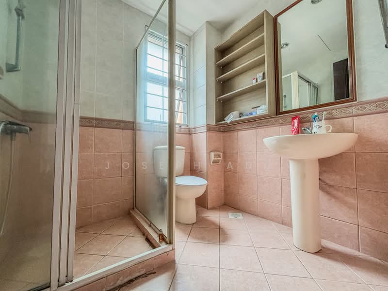 Villa Verde, Verde Grove, 5 Bedrooms, 3,000 sqft, Terraced House For Sale, by Joseph Ang, 500187496 - Bathroom - PropertyGuru.com.sg