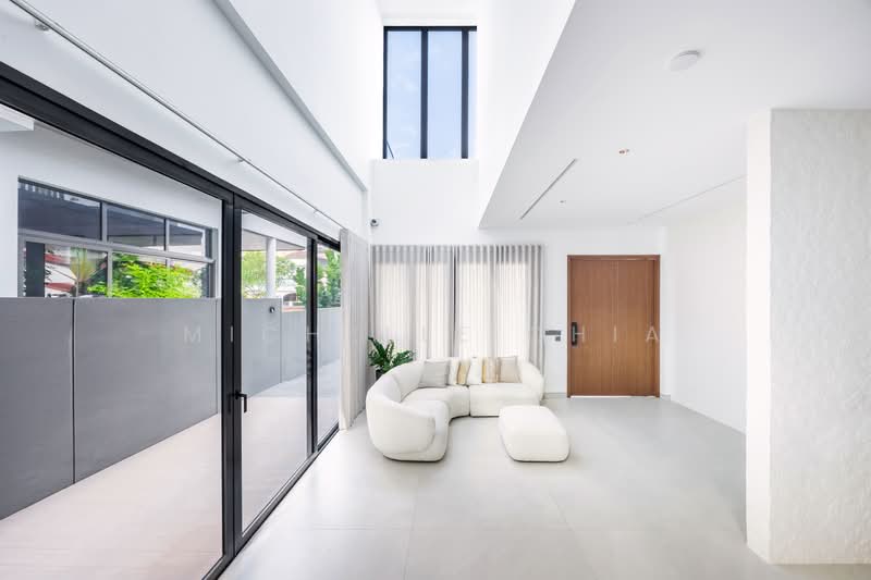 East Coast Road, Upper East Coast, Siglap, Upper East Coast Road, 6 Bedrooms, 5,565 sqft, Corner Terrace For Sale, by Michelle Chia, 500187501 - Living Room - PropertyGuru.com.sg