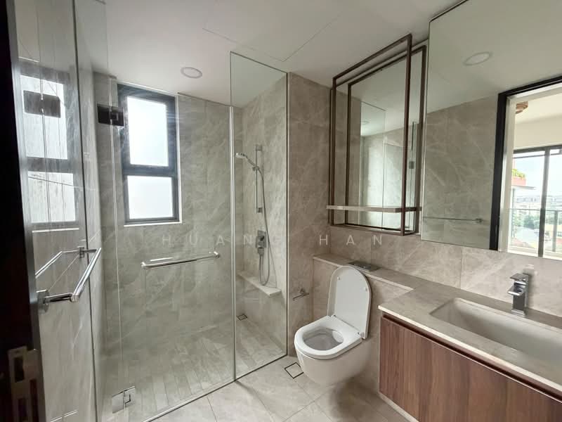 JadeScape, 12 Shunfu Road, 4 Bedrooms, 1,259 sqft, Condominium For Rent, by Huang Han, 500187511 - Bathroom - PropertyGuru.com.sg