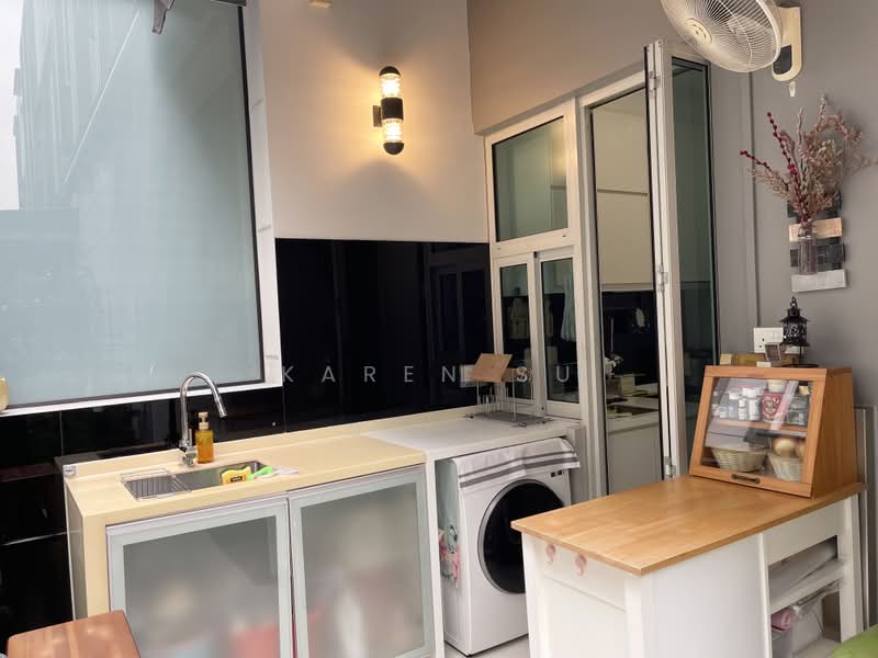 NEWest, 3 West Coast Drive, 4 Bedrooms, 2,551 sqft, Cluster House For Sale, by Karen Su, 500187531 - Kitchen - PropertyGuru.com.sg