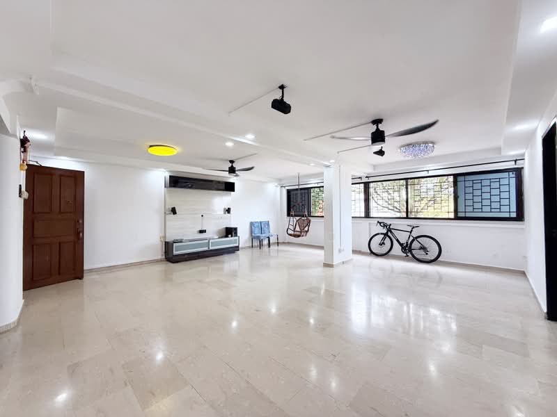 787 Yishun Ring Road, 787 Yishun Ring Road, 3 Bedrooms, 1,302 sqft, HDB Flat For Sale, by Nazri Baobed, 500187543 - Living Room - PropertyGuru.com.sg