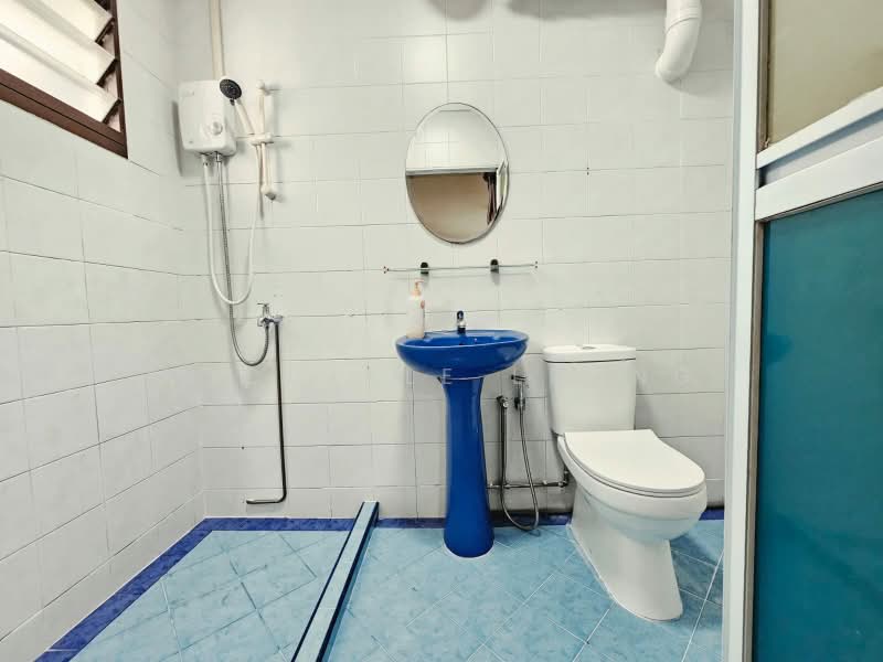 707 Woodlands Drive 40, 707 Woodlands Drive 40, Room Rental, 250 sqft, HDB Flat For Rent, by Michelle Leong, 500187546 - Bathroom - PropertyGuru.com.sg