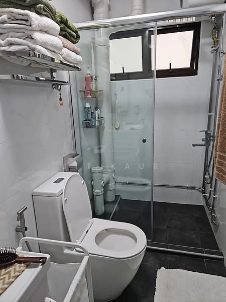 538 Hougang Street 52, 538 Hougang Street 52, 4 Bedrooms, 1,582 sqft, HDB Flat For Sale, by Jit Kaur, 500187568 - Bathroom - PropertyGuru.com.sg