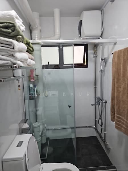 538 Hougang Street 52, 538 Hougang Street 52, 4 Bedrooms, 1,582 sqft, HDB Flat For Sale, by Jit Kaur, 500187568 - Bathroom - PropertyGuru.com.sg