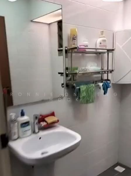 377 Bukit Batok Street 31, 377 Bukit Batok Street 31, Room Rental, 110 sqft, HDB Flat For Rent, by Ronnie Ong Eng Hock, 500187577 - Bathroom - PropertyGuru.com.sg