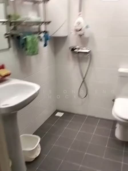 377 Bukit Batok Street 31, 377 Bukit Batok Street 31, Room Rental, 110 sqft, HDB Flat For Rent, by Ronnie Ong Eng Hock, 500187577 - Bathroom - PropertyGuru.com.sg