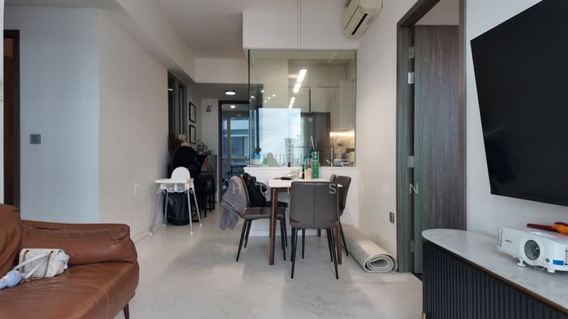Queens Peak, 1 Dundee Road, 3 Bedrooms, 807 sqft, Condominium For Rent, by Tan Hui Shan, 500187578 - Living Room - PropertyGuru.com.sg