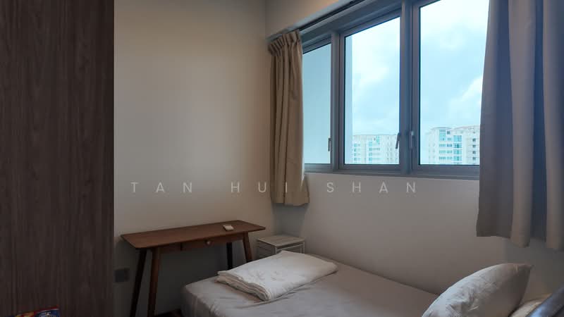 Queens Peak, 1 Dundee Road, 3 Bedrooms, 807 sqft, Condominium For Rent, by Tan Hui Shan, 500187578 - Bedroom - PropertyGuru.com.sg