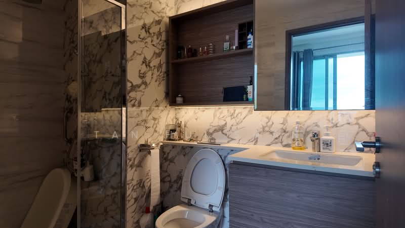 Queens Peak, 1 Dundee Road, 3 Bedrooms, 807 sqft, Condominium For Rent, by Tan Hui Shan, 500187578 - Bathroom - PropertyGuru.com.sg