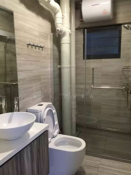 684B Jurong West Street 64, 684B Jurong West Street 64, 3 Bedrooms, 1,011 sqft, HDB Flat For Sale, by Ben Chew, 500187587 - Bathroom - PropertyGuru.com.sg