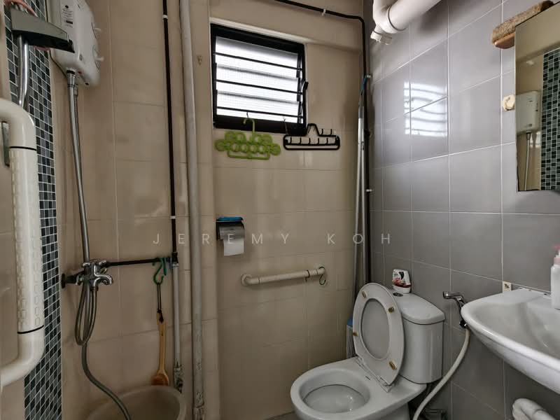 119 Potong Pasir Avenue 1, 119 Potong Pasir Avenue 1, 3 Bedrooms, 1,076 sqft, HDB Flat For Sale, by Jeremy Koh, 500187593 - Bathroom - PropertyGuru.com.sg