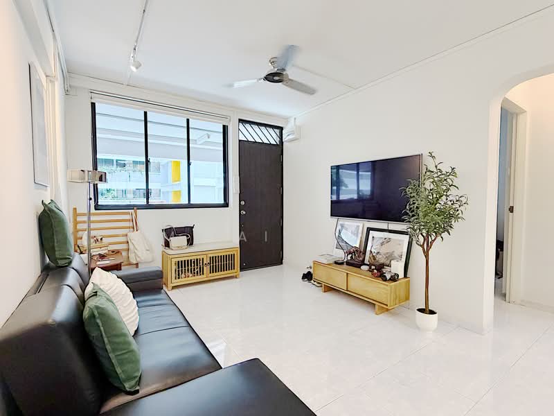 185 Bishan Street 13, 185 Bishan Street 13, 2 Bedrooms, 688 sqft, HDB Flat For Sale, by Lim Kai Vearn, 500187594 - Living Room - PropertyGuru.com.sg
