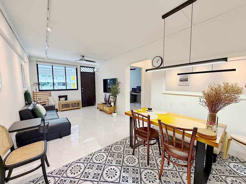 185 Bishan Street 13, 185 Bishan Street 13, 2 Bedrooms, 688 sqft, HDB Flat For Sale, by Lim Kai Vearn, 500187594 - Living Room - PropertyGuru.com.sg