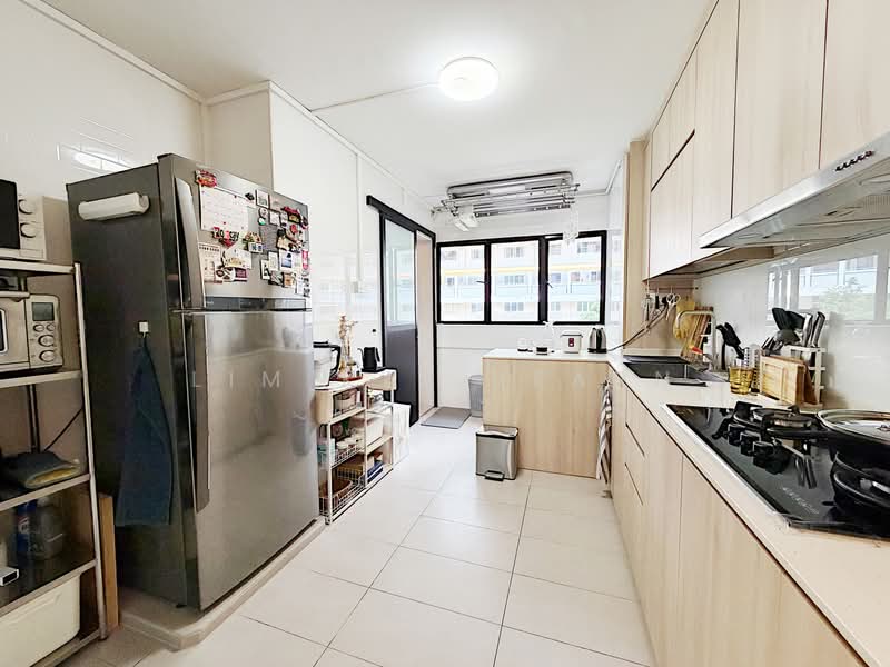 185 Bishan Street 13, 185 Bishan Street 13, 2 Bedrooms, 688 sqft, HDB Flat For Sale, by Lim Kai Vearn, 500187594 - Kitchen - PropertyGuru.com.sg