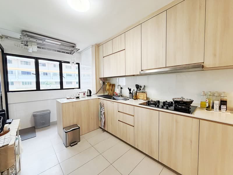 185 Bishan Street 13, 185 Bishan Street 13, 2 Bedrooms, 688 sqft, HDB Flat For Sale, by Lim Kai Vearn, 500187594 - Kitchen - PropertyGuru.com.sg